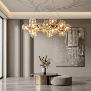 Pode incluir: Um lustre circular com uma estrutura de metal dourado adornada com inúmeras esferas de vidro transparente. Cada globo contém uma fonte de luz de tom quente, criando um conjunto de orbes iluminados suspensos por fios finos.