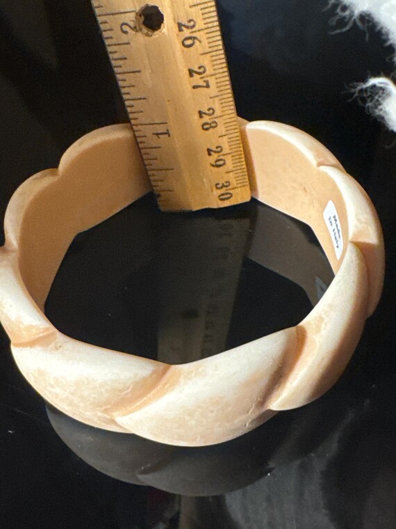 Fab Vintage Italian Petal Patterned Peach Mottled Plastic Bracelet View 5