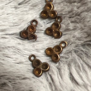 Tiny Vintage 3-stone setting with ring