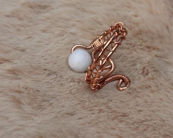 Anillo de jade blanco hecho a mano con alambre de cobre