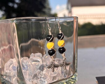 Pendientes de abeja hechos a mano con alambre envuelto