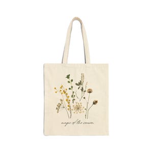 Könnte beinhalten: Handgefertigtes Holzschild mit dem Text "Welcome" in verspielter Schrift. Das Schild hat einen weißen Hintergrund im Used-Look und einen dunkelbraunen Rahmen, ideal für eine Eingangstür. Das Schild ist ca. 30 cm breit.