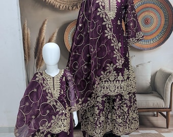 Ensemble palazzo en soie violette assorti mère-fille, robe gharara brodée d'or