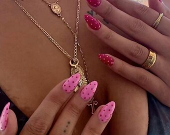 Handgemaakte retro roze polkadot druk op de nagels, tweekleurig felroze en zachtroze gestippelde nagels, schattige coquette amandel nepnagels