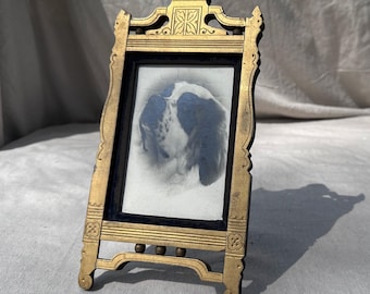 Marco de fotos de madera ornamentado de los años 30-40 con acabado dorado – Marco de mesa con soporte – Retrato de San Bernardo