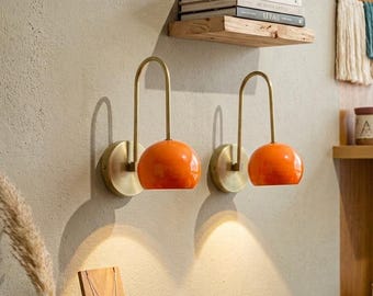 Apliques de parede de latão estilo moderno de meados do século XX, iluminação retrô com cúpulas personalizáveis, luminárias de parede em estilo vintage para sala de estar ou luminárias de penteadeira para quarto.