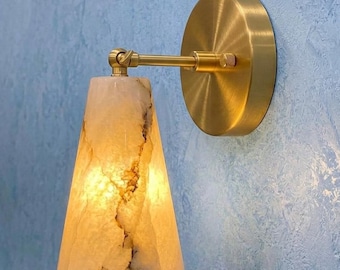 Aplique de parede moderno de meados do século XX em latão com cúpula de mármore alabastro, luminária de parede minimalista em formato de cone, luminária de cabeceira de luxo, iluminação para banheiro.
