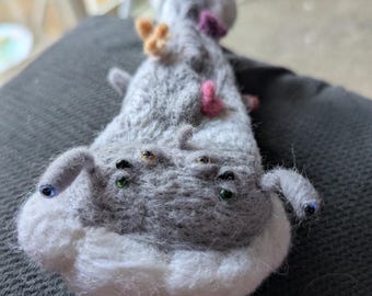 Creepy Cute Felted Cryptid Plush – Handmade Needle Felt Monster Sculpture – Oddity Decor – Weird Art Doll – Gothic Soft Sculpture