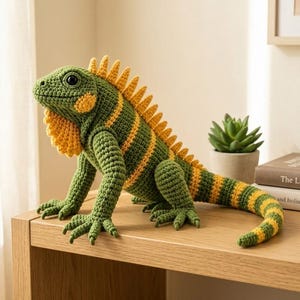 Patrón de ganchillo de iguana en PDF, tutorial de amigurumi de reptil y lagarto de peluche, regalo de decoración para el hogar de iguana verde de peluche realista