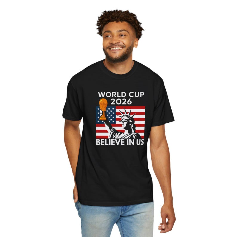 Camiseta para aficionados al fútbol de EE. UU. con el lema "Cree en la Copa Mundial de EE. UU. 2026" imagen 5
