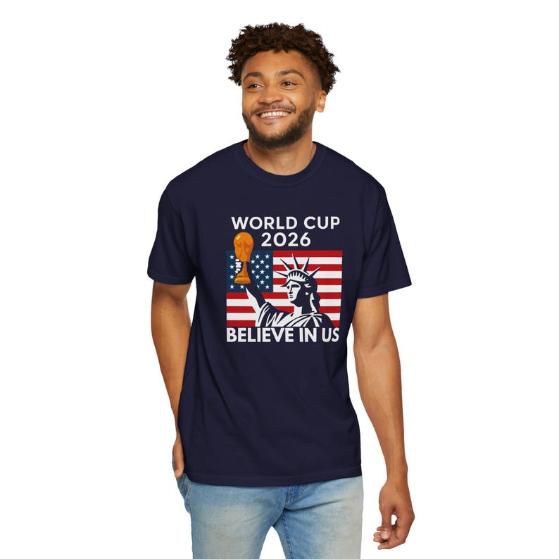 Camiseta para aficionados al fútbol de EE. UU. con el lema "Cree en la Copa Mundial de EE. UU. 2026" imagen 7