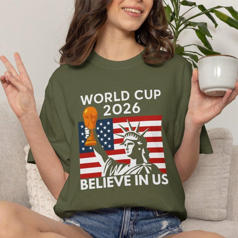 Camiseta para aficionados al fútbol de EE. UU. con el lema "Cree en la Copa Mundial de EE. UU. 2026" imagen 4