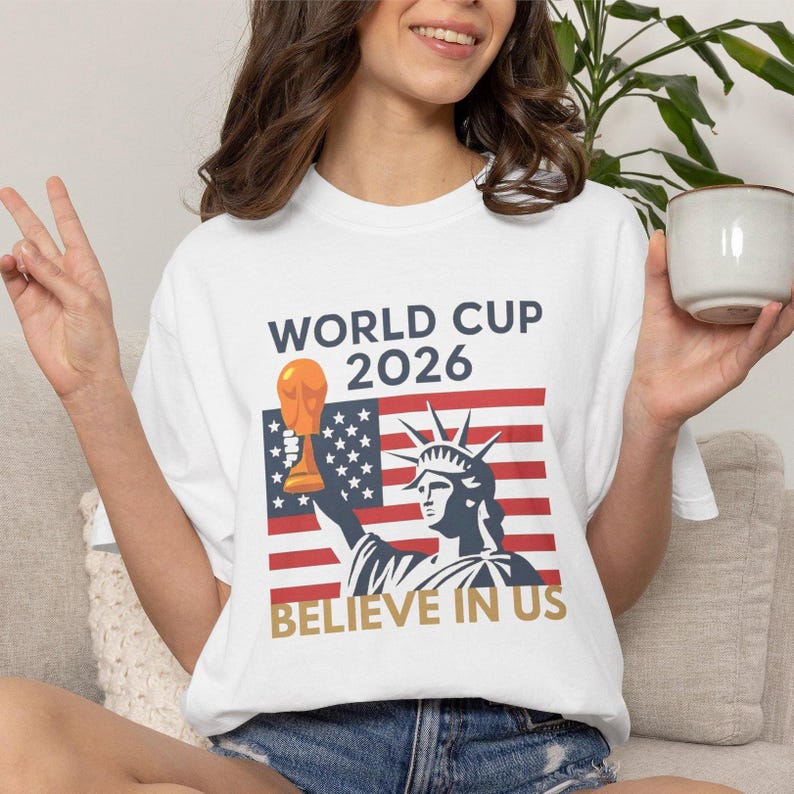 Camiseta para aficionados al fútbol de EE. UU. con el lema "Cree en la Copa Mundial de EE. UU. 2026" imagen 1