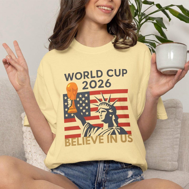 Camiseta para aficionados al fútbol de EE. UU. con el lema "Cree en la Copa Mundial de EE. UU. 2026" imagen 3