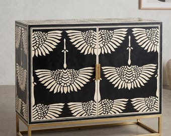 Aparador con incrustaciones de hueso y diseño de cisne / Aparador artesanal con estampado marroquí, muebles en blanco y negro