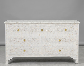 Handgemaakt dressoir met parelmoer inleg, witte kast met wijnranken, opbergmeubel met 7 lades