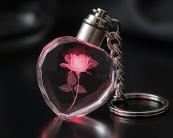 Schlüsselanhänger mit rosa Kristallrose – Herzförmiger Glas-Schlüsselanhänger – Romantischer Blumenanhänger – Elegantes Geschenk für Sie – Hübsches Accessoire