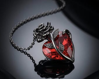 Halskette mit rotem Kristallherz und schwarzer Rose – Gothic-Romantik-Schmuck – Liebesanhänger – Valentinstagsgeschenk für Sie – Halskette im dunklen Stil