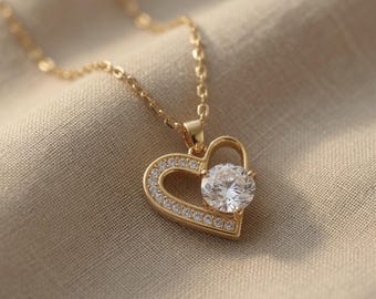 Goldene Herzanhänger-Halskette mit Diamantakzent, zarter romantischer Schmuck, minimalistische Liebeskette, Geschenk für Sie, elegante Alltagskette