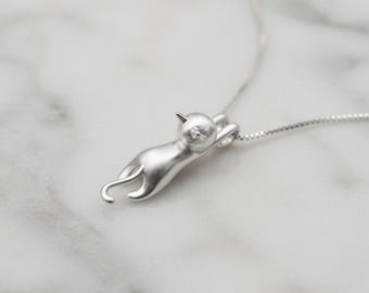 Minimalistische Katzenkette aus Silber, niedlicher Tieranhänger, zarter Schmuck für Katzenliebhaber, elegante Alltagskette, Geschenk für Katzenfreunde