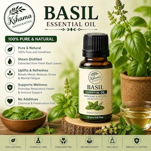 Può includere: Un flacone in vetro ambrato da 15 ml di olio essenziale di basilico Kshama Handcrafted con tappo nero. L'etichetta riporta il testo Basil Essential Oil, 100% Pure & Natural, Steam Distilled e 15 ml. Circondato da foglie di basilico fresco.