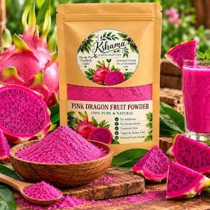 Puede incluir: Una bolsa color canela de polvo de fruta del dragón rosa con una etiqueta circular que dice Kshama Handcrafted. La bolsa muestra texto que incluye 100% Pure & Natural, No Additives, No Preservatives, Chemical Free, Vegan & Gluten Free.