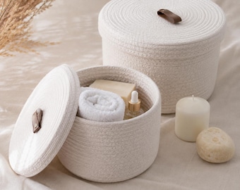Gewebter Aufbewahrungskorb mit Deckel, Aufbewahrungskorb aus Baumwollseil, Boho-Schreibtisch-Organizer, handgefertigter minimalistischer Korb, Badezimmer-, Kinderzimmer- und Wohnaccessoires