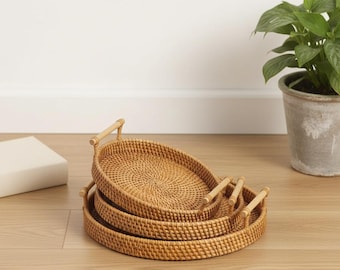 Bandeja tejida con asas de madera, estilo rústico, color marrón dorado, decorativa para el hogar.