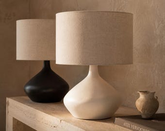Wabi-Sabi-Tischleuchte aus Kunstharz, Japandi-Nachttischleuchte, luxuriöse minimalistische Nachttischleuchte, organisch-moderne Wohndekoration, Designer-Tischleuchte