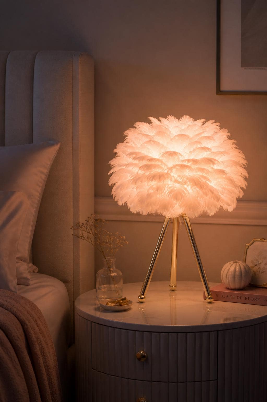Federtischlampe mit Wolkenlampenschirm, weiche weiße Federn, moderne Wohndekoration, verspielte Nachttischlampe