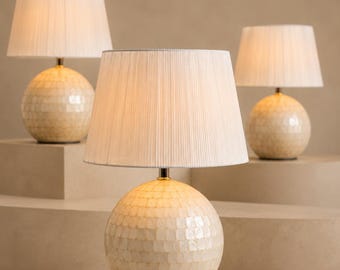 Luxuriöse Keramik-Tischleuchte, moderne Nachttischlampe, neutrale Wohndekoration, dezente Luxusbeleuchtung, Designer-LED-Tischleuchte