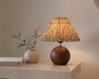 Tischleuchte aus Walnussholz, florale Cottagecore-Lampe, rustikale Nachttischlampe, USB-LED-Nachttischlampe, französische Landhausdeko