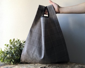 Grey lunch bag handmade with checkered synthetic fabric, grocery bag reusable and foldable, gift for mom, mothers day gift