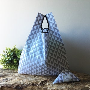 Geometric lunch bag handmade in cotton with triangle gray and white / reusable grocery bag capacious and foldable / tote bag valentines gift