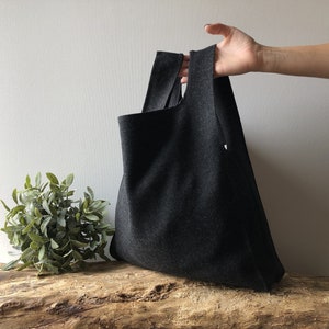 Man tote bag made with dark grey wool, elegant tote for man and woman reusable and foldable, boyfriend gift, dad gift, mum gift image 4