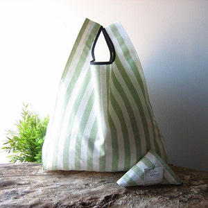 Sac à provisions avec rayures de sauge vertes fait à la main en coton / sac à provisions minimal pour cadeau de douche de bébé / cadeau pour elle / accessoires pour femmes