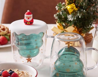 Tazza in vetro a doppia parete con albero di Natale, ideale per le feste, perfetta come regalo invernale per caffè o tè.