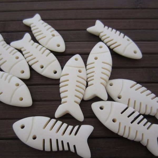 Hand Carved Bone Fish Pendant, Buffalo Bone Carving, Jewelry making Supplies S8381