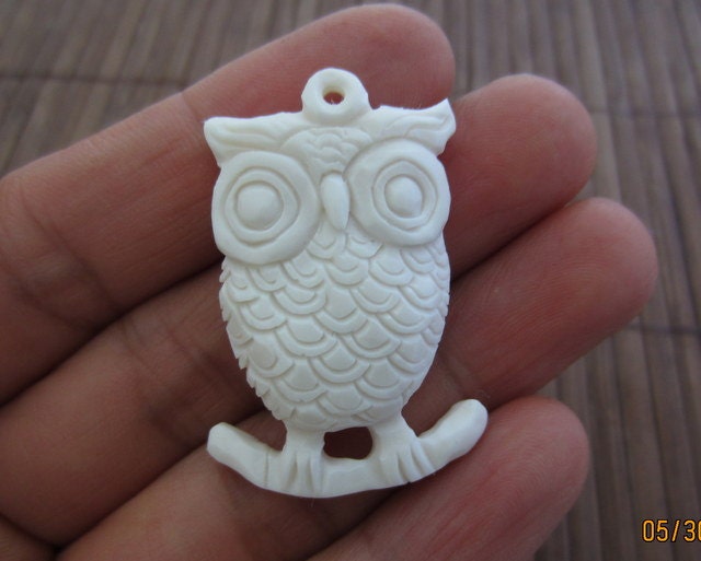 SALE Intricate  carved Owl pendant  ,Ox bone carving, Jewelry making Supplies,S4044