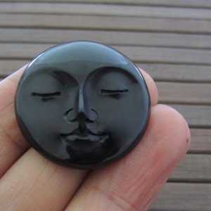 30 mm Moon Face Buffalo Horn Cabochon, Hand Carved , Closed Eyes, Black Moon, Sieraden maken Supplies S5195 afbeelding 2