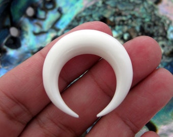 Beautiful  30 mm Double Horn Crescent, Buffalo bone carving,  NOT Drilled,S6571-8 mm thickness