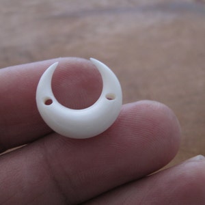 15mm Double Horn Crescent, Carved BONE, DRILLED, wholesale  S5884-4 mm thickness