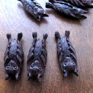 Handgesneden vleermuis, Sono-HOUTSnijwerk, Hanger, Geboord aan de voeten, sieradenbenodigdheden, S8759