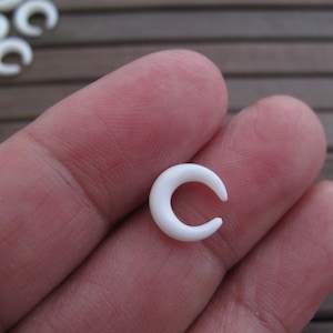 Micro 10mm Double Horn Crescent, Carved Bone Crescent, NOT Drilled, wholesale,S8014