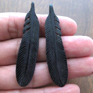 PAIR Beautifully Hand Carved Buffalo Horn Leaves / Feather Pendant, Side-DRILLED ,  supplies for jewelry S8565