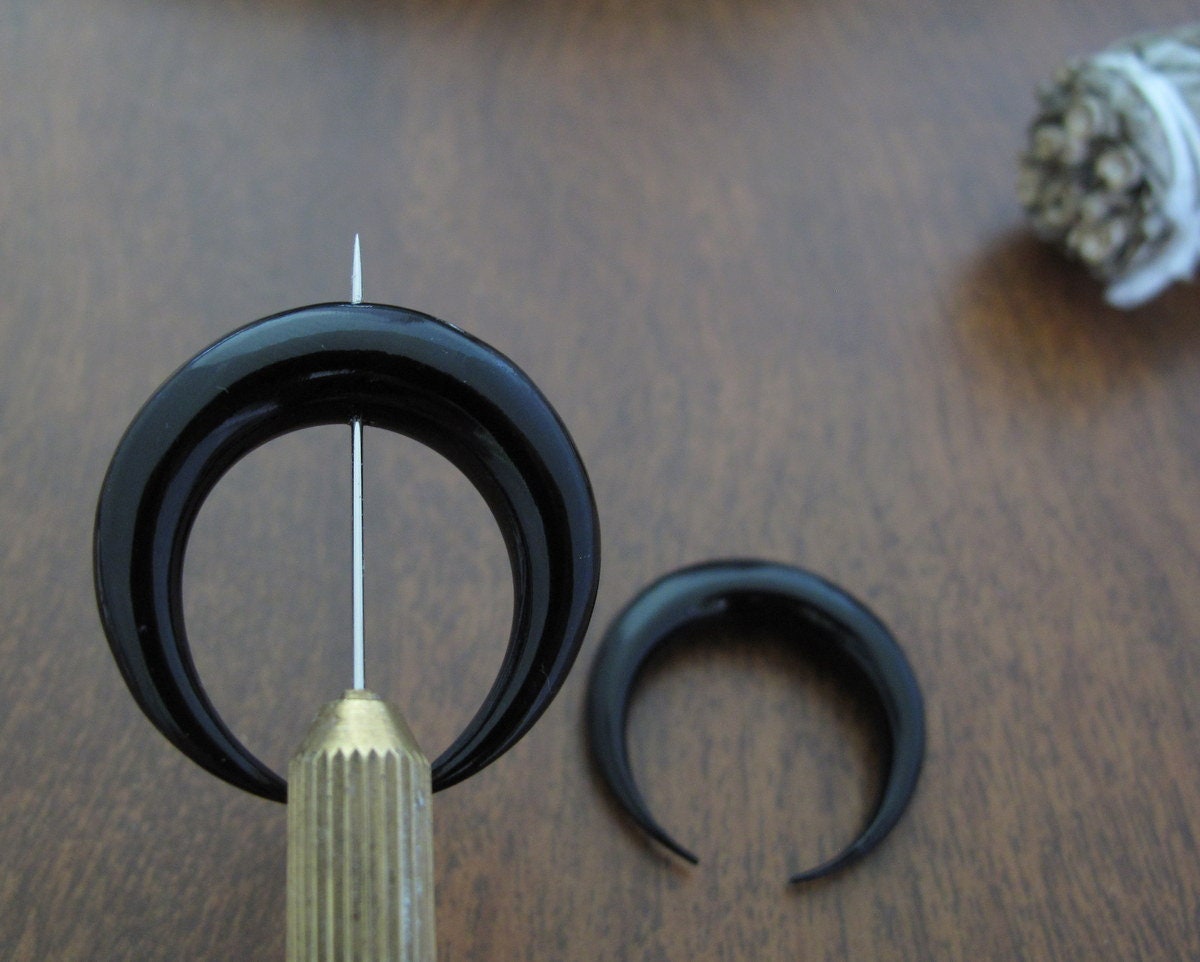 Buffalo Horn Carving jewelry making supplies S4500-6 mm thickness SALE 30 mm Double Horn Black Crescent FLAT BACKED