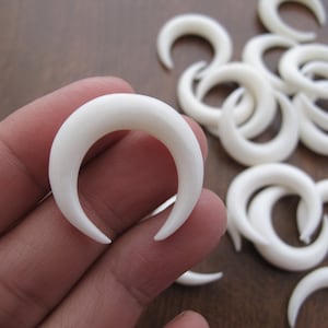 25mm Double Horn Crescent,Buffalo bone, NOT Drilled, Boho Jewelry making supplies,  S6646-6 mm Thickness