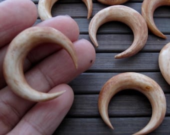 Antique Look 30mm Double Horn Crescent, Buffalo Bone Carving, Not-Drilled,  jewelry making supplies  S6571