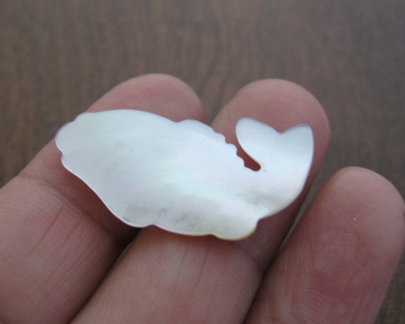 彫刻された金魚、白蝶貝の彫刻、ジュエリー製作用品 S8564 - Etsy 日本