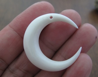 30 mm Double Horn Crescent,  Buffalo bone carving, DRILLED,  S6571-8